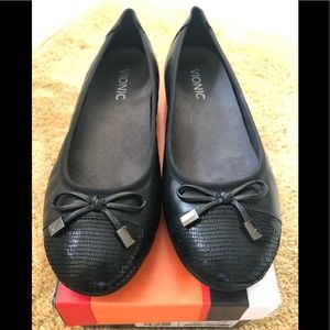 Vionic Black Flats